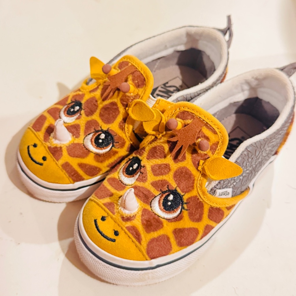 Giraffe-Themed Kids Shoes